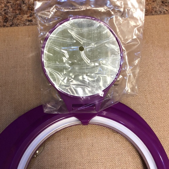 Joy’s Hollywood Spotlight Mirror (New) - Picture 5 of 9